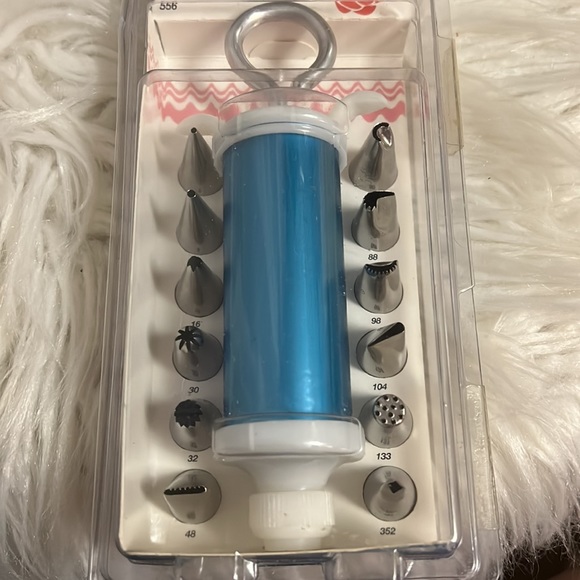 NWT Ateco 13 piece cake decorating set - Picture 2 of 5